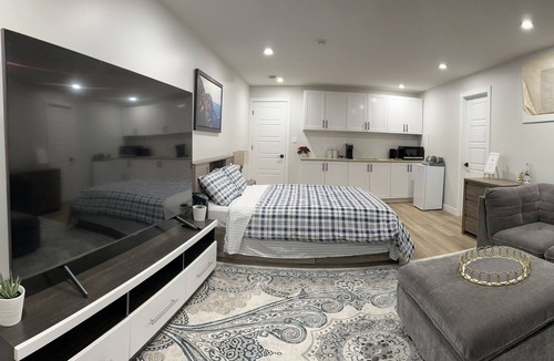Regina House | Newly built suite