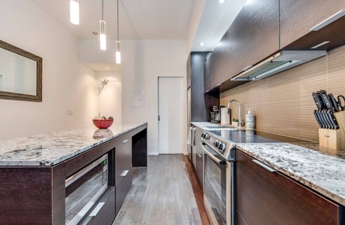 Toronto Entertainment District Apartment | Newly Decorated 1BR Executive Suite in King West