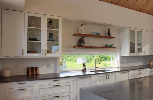 Sea View House | Newly Modern 4 Bedroom Beach House and Walk to Private Beach
