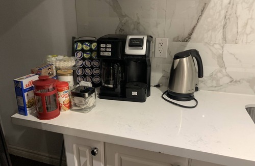 Richmond Hill Apartment | Newly Remodeled 2-Bedroom Luxury suit. Pet Friendly