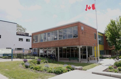 Leslieville Apartment | Newly renovated 2-bedroom unit awaits - Welcome to your home away from home!