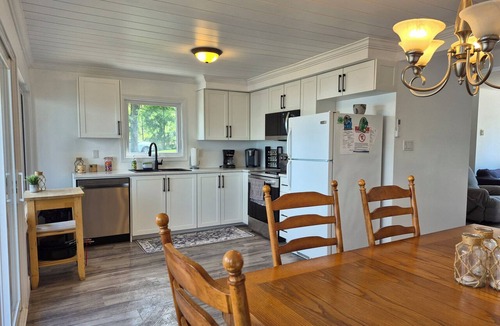 Ramara Cottage | Newly renovated 3 bedroom Lakefront Cottage on Kawartha Lakes. Pet friendly!