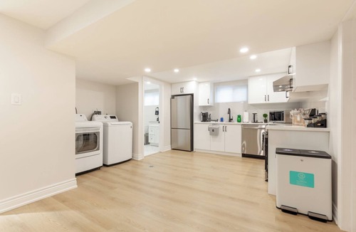 Richmond Hill House | Newly Renovated 2-bedroom Lower Level Suite