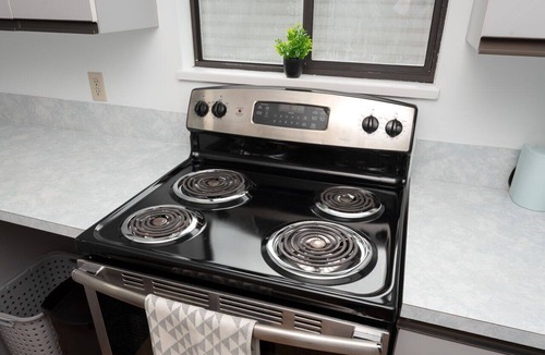 Renfrew-Collingwood House | Newly Renovated Home - Near FIFA