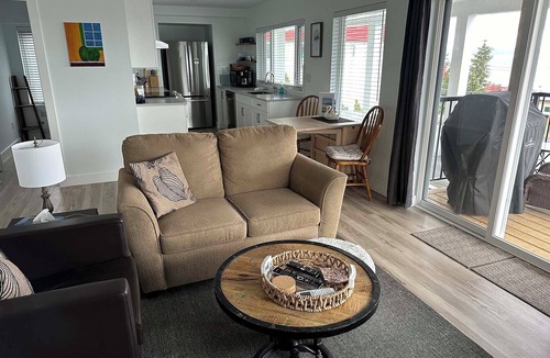 Powell River House | Newly Renovated. Just steps from the ferry to Vancouver Island.