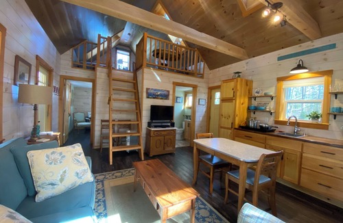 Bristol Cottage | Next Avail. Aug. 22, 3 night min., AC, 1st flr King & Full Loft, Pets Free