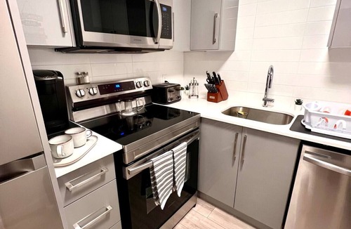 Niagara Falls House | Niagara Getaway across Fallsview! Pet-Friendly! 2-3 Min Drive to Fallsview,