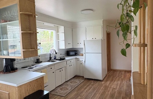 Port Weller West House | Niagara Getaway | Spacious 3BR w/backyard Near NOTL, Port Dalhousie & Falls