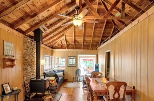 Burnt River Cottage | Nibi Haven | Four Mile Lake Retreat | Private Dock, Kayak, Paddleboard & Firepit