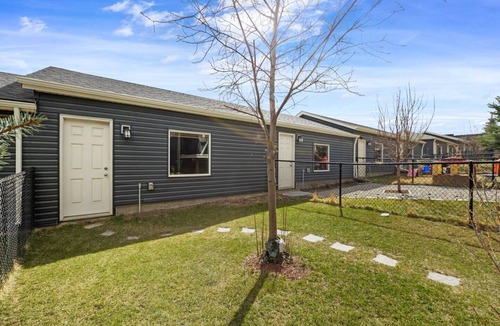 Northwest Calgary House | Nolanhill Nook 4-Bedroom Townhouse & Yard