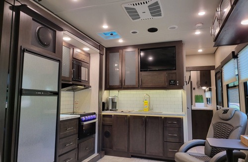 Mississippi Mills House | Nordic Spa RV Pool Sauna Hot Tub Ottawa