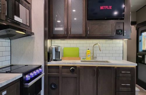 Mississippi Mills House | Nordic Spa RV Pool Sauna Hot Tub Ottawa