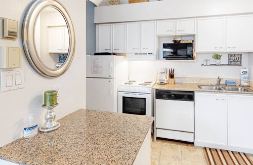 Craigleith Condo | North Base Nook: Pool, Hot Tub, and Tennis!