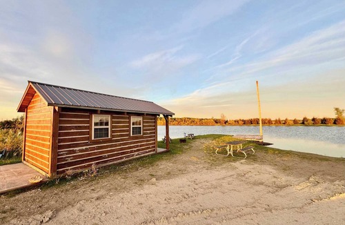 North Perth Cabin | North Cabin - Whispering Willow Cabins