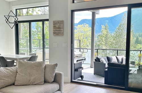 Youbou House | North Shore Haven & North Shore Nest