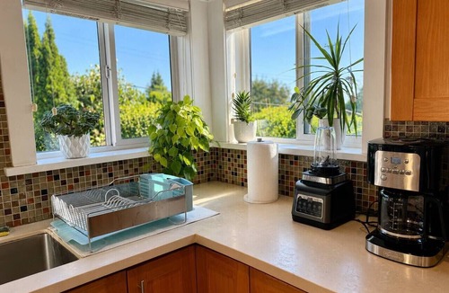 District of North Vancouver House | North Van Escape: 3BR | Hot Tub | Huge Backyard