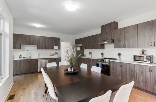 Dwight House | Northern Light Retreat with HotTub,Sauna,GamesRoom