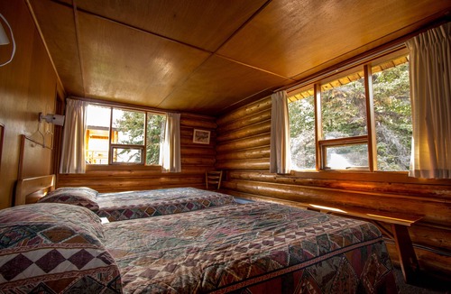 Muncho Lake Cabin | Northern Rockies Lodge