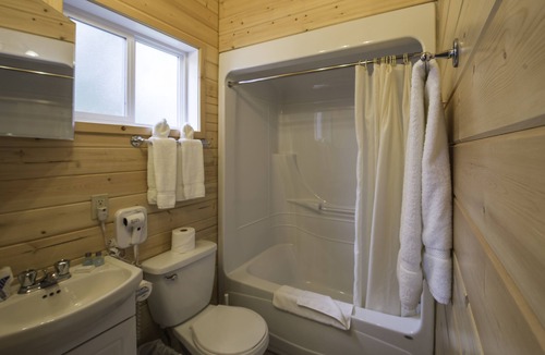 Muncho Lake Cabin | Northern Rockies Lodge