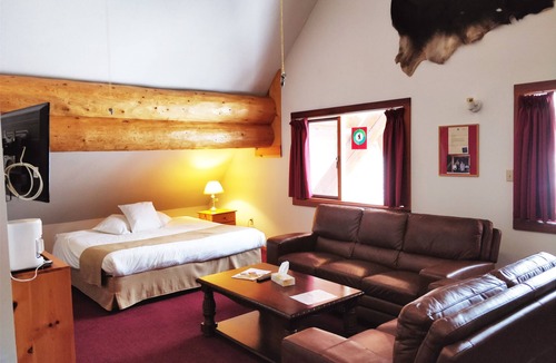 Muncho Lake Cabin | Northern Rockies Lodge