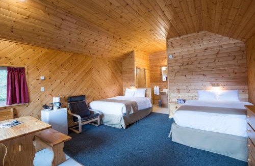 Muncho Lake Hotel | Northern Rockies Lodge