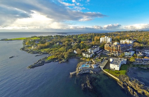 South Oak Bay Hotel | Oak Bay Beach Hotel