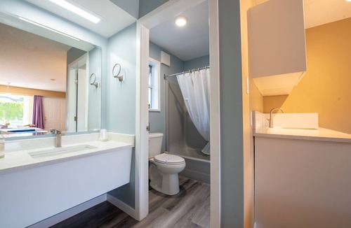 Regional District of Nanaimo Hotel | Ocean Crest Motel
