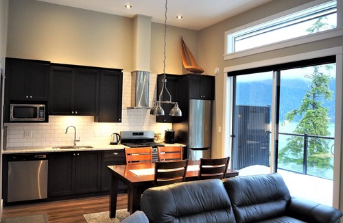 Port Renfrew Cottage | Ocean front cottage overlooking the bay of Port San Juan