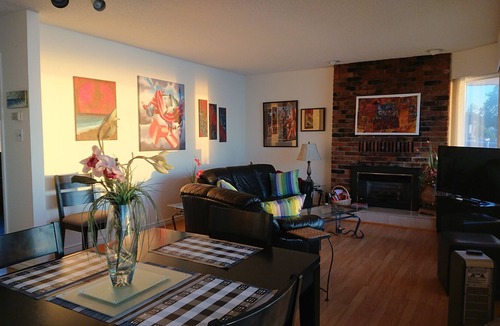 Cordova Bay Apartment | OCEAN FRONT PENTHOUSE