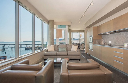 Booktown Apartment | Ocean front retreat in the heart of the quaint town of Sidney BC. Pet-friendly!