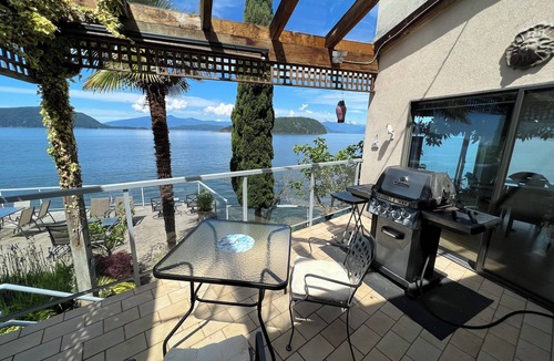 Vancouver House | Ocean front villa