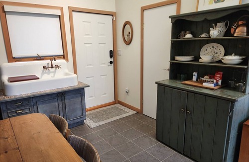 Metro Vancouver Regional District Cottage | Ocean, Lake, Forest, Hiking, Workspace, Perfection.