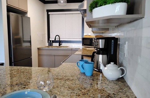 Regional District of Nanaimo Apartment | Ocean Lookout | Sleeps 6 | Pool and Hot Tub