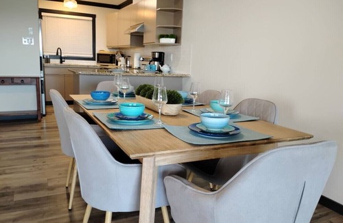 Regional District of Nanaimo Apartment | Ocean Lookout | Sleeps 6 | Pool and Hot Tub