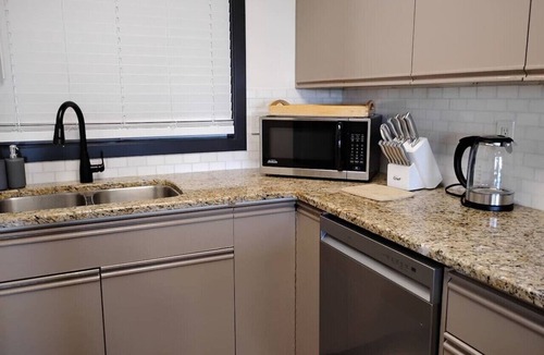 Regional District of Nanaimo Apartment | Ocean Lookout | Sleeps 6 | Pool and Hot Tub