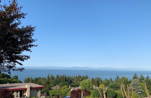 Gibsons House | Ocean View 2-bedroom Suite in Sunshine Coast House