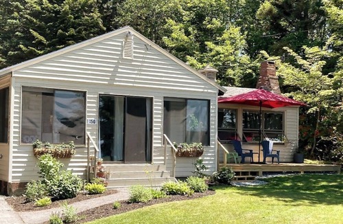 New Harbor Cabin | Ocean-view cottage near beach with deck, grill, & full kitchen