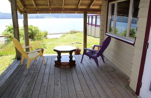 Alert Bay Bed & Breakfast | Ocean View Lodge with two double beds, deck, ocean view. Hot breakfast included.