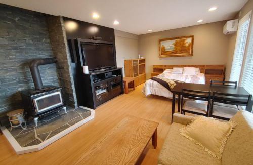 Departure Bay Apartment | Ocean View Self-Contained Studio Suite, Near Ferry in Quiet Forested Area