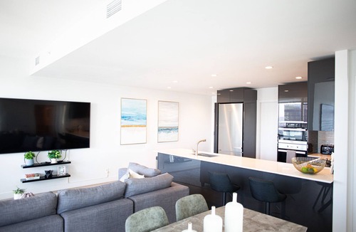 Downtown Vancouver Condo | OCEAN VIEWS-Luxury Sub-penthouse2 bedrooms/2 bath PRIME LOCATION
