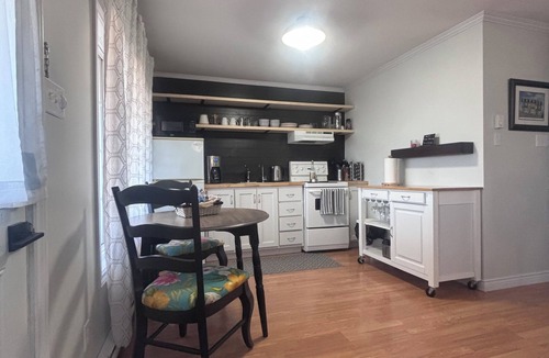 Cavendish Cottage | Oceanfront Boutique Retreat~Hot Tub~Woodstove