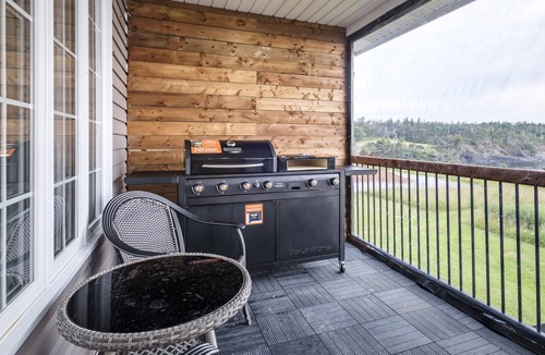 Cavendish Cottage | Oceanfront Boutique Retreat~Hot Tub~Woodstove