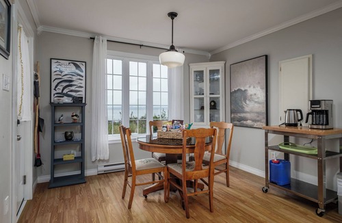 Cavendish Cottage | Oceanfront Boutique Retreat~Hot Tub~4 Season Patio