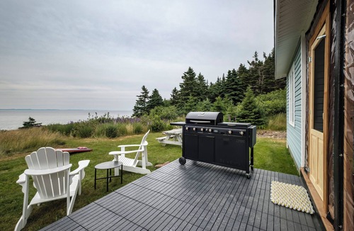 Cavendish Cottage | Oceanfront Boutique Retreat~Hot Tub~4 Season Patio
