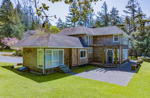 Beachcomber House | Oceanfront 4BR Home near Nanoose Bay