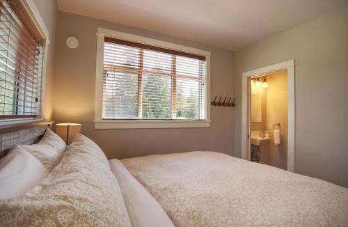 Port Renfrew House | Oceanfront & Amazing Views - Pet Friendly - 2bdrm