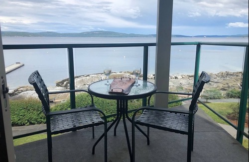 North Oyster Condo | Oceanfront Panoramic View Bachelor Condo At Inn of the Sea in Yellowpoint.