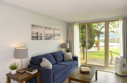 Cowichan Bay Hotel | Oceanfront Suites at Cowichan Bay