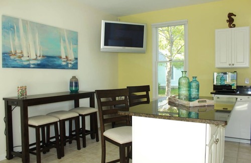 Summer Village Cottage | Ogunquit Beach Cottage With Resort Amenities