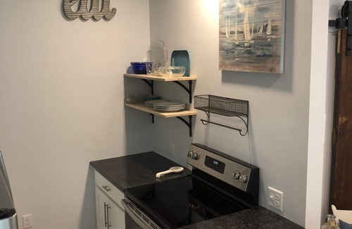 Ogunquit Apartment | Ogunquit Studio 15 min walk to Footbridge; restaurants and Trolley Stop close by